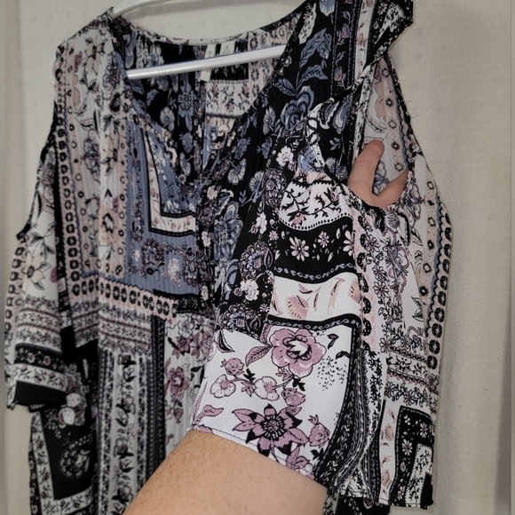 Cato black, white & pink cold shoulder blouse - Picture 6 of 11